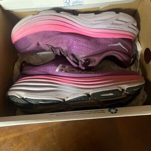 EUC Hoka One one Bondi 8